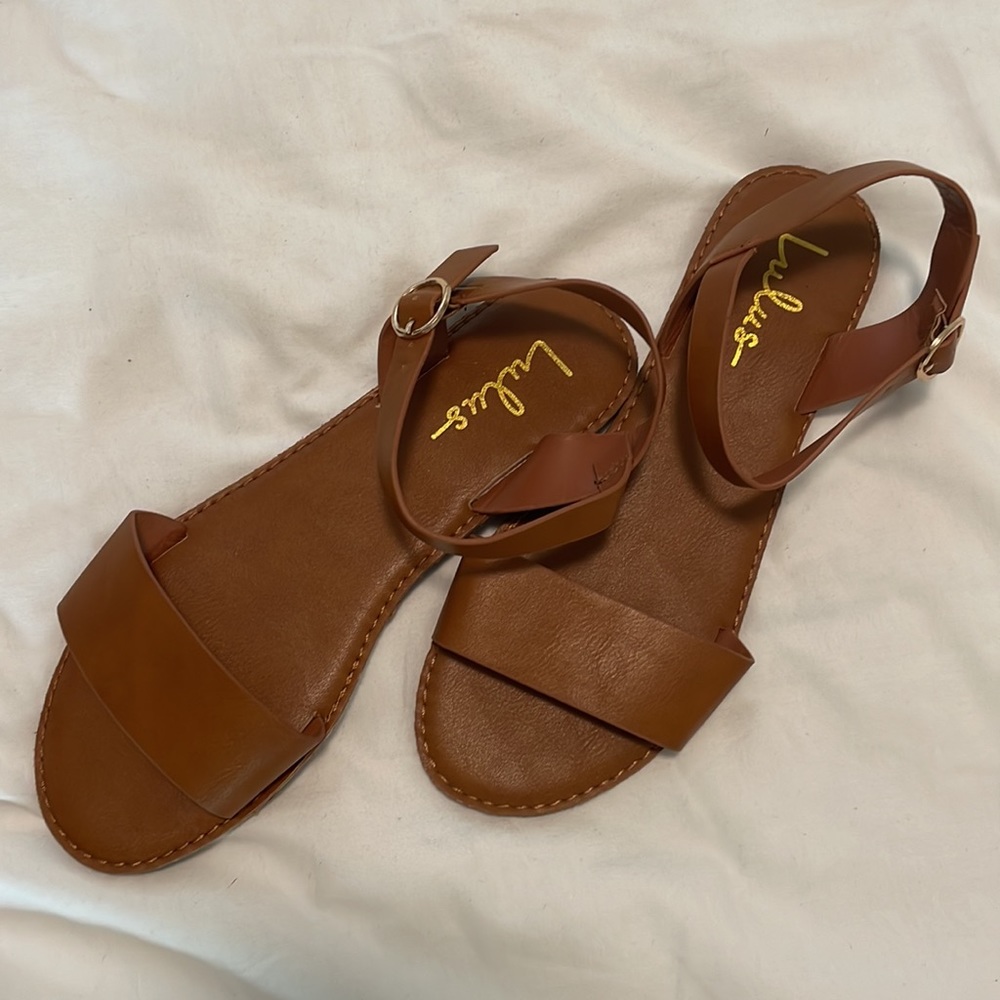Lulus Brown Leather Flats - size 7.5